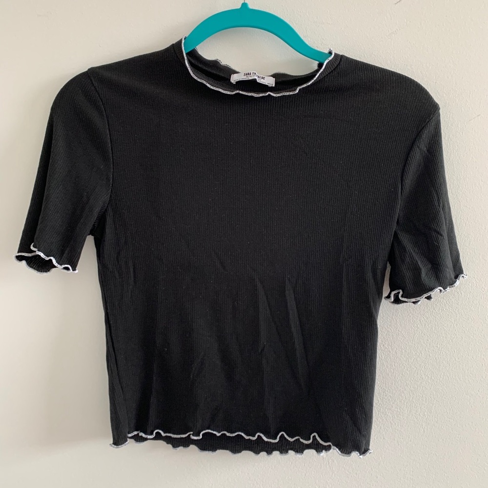 Lettuce Hem Crop Top in Black